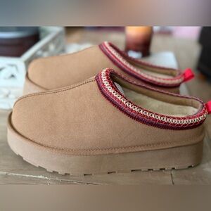 Women's Slip-On Mule in Tan with Red Trim size 11